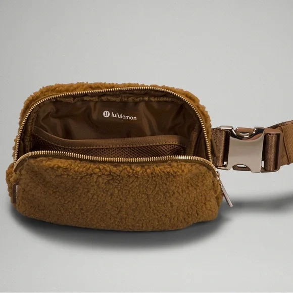 # 198 NWT - Lululemon Burnt Caramel Sherpa Everywhere Belt Bag 1L Gold